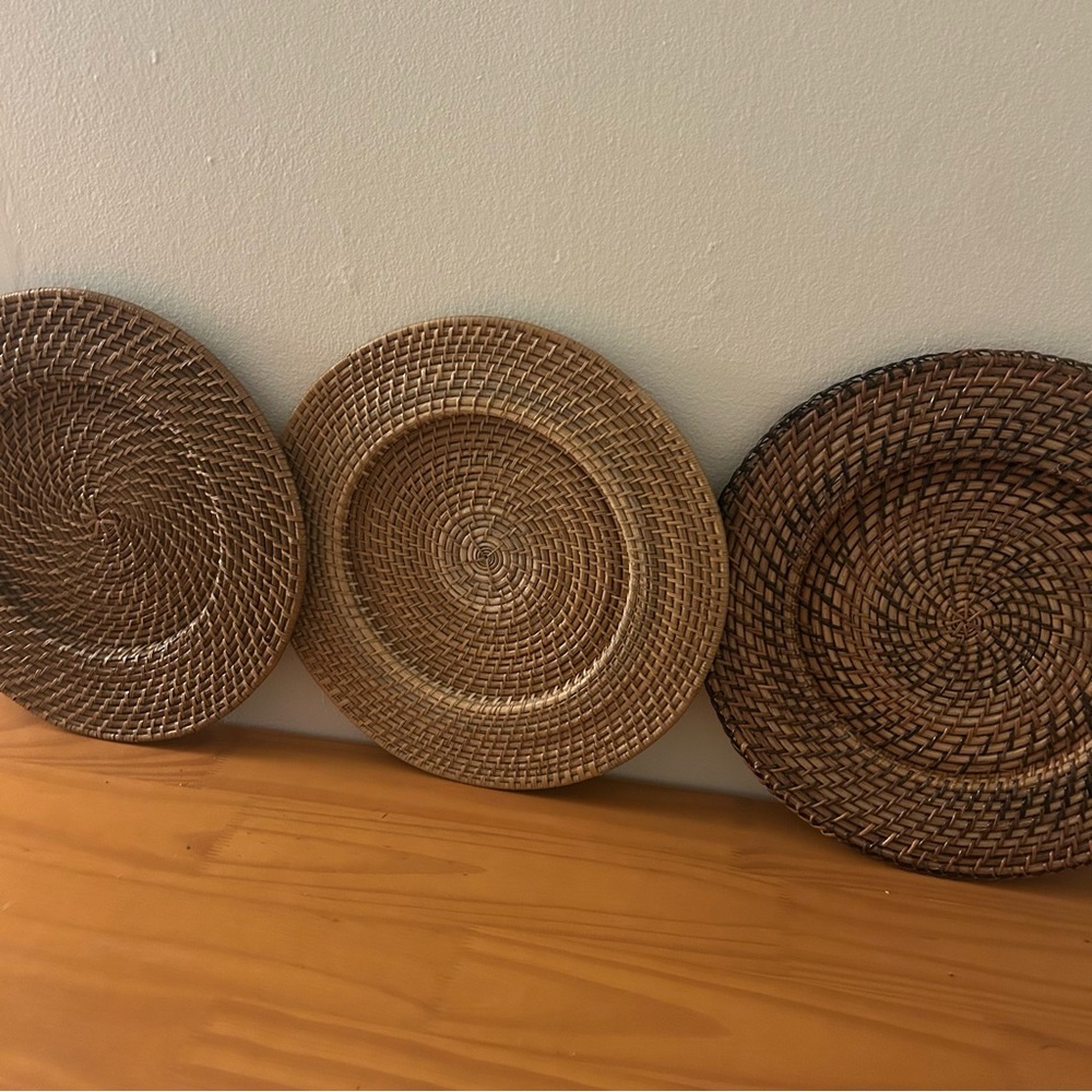 BRAND NEW 🤎 Set of 3 Woven Rattan Decorative Charger Plates